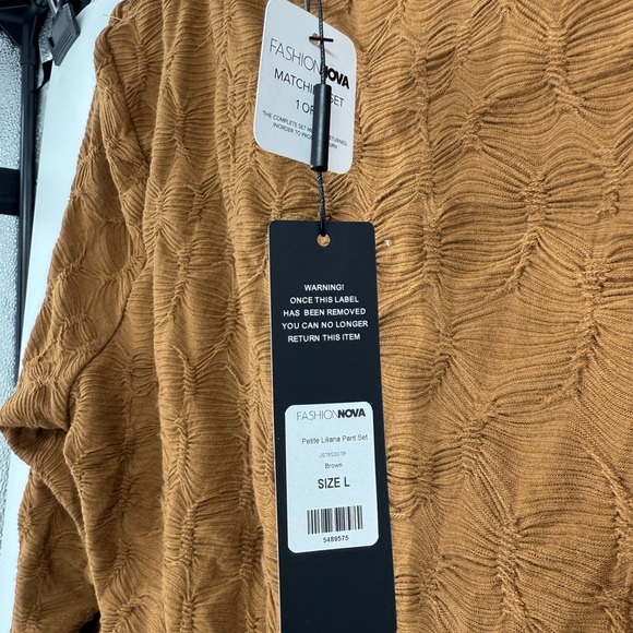 Fashion Nova NWT Liliana Brown Textured Pant Set Ruched Button Top Flare Pants - Picture 16 of 16